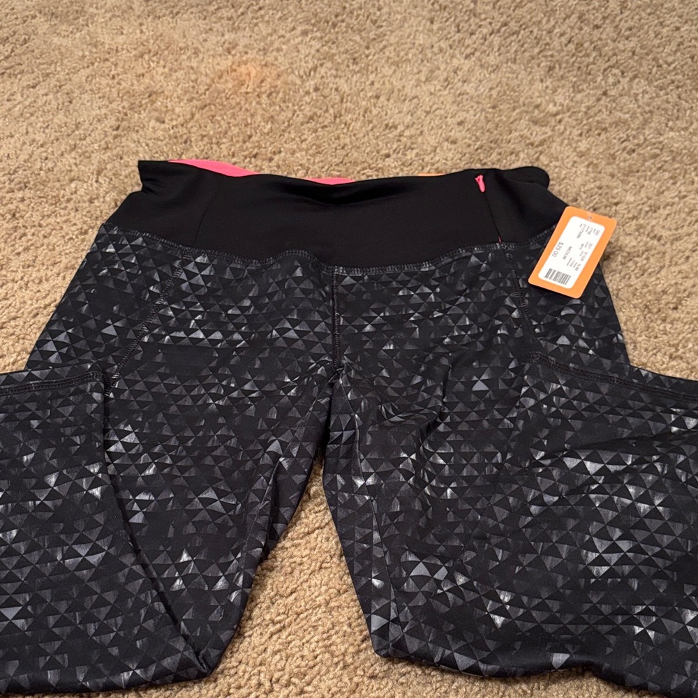 NWT Maurices InMotion Black and Silver Crop Leggings